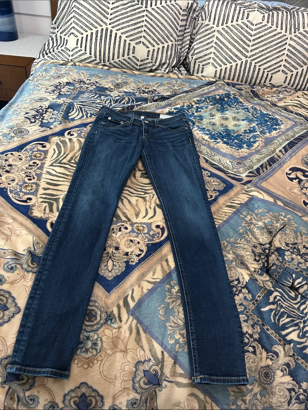 RAG&Bone Dark Blue Skinny Jeans, Size 26.
Excellent Condition